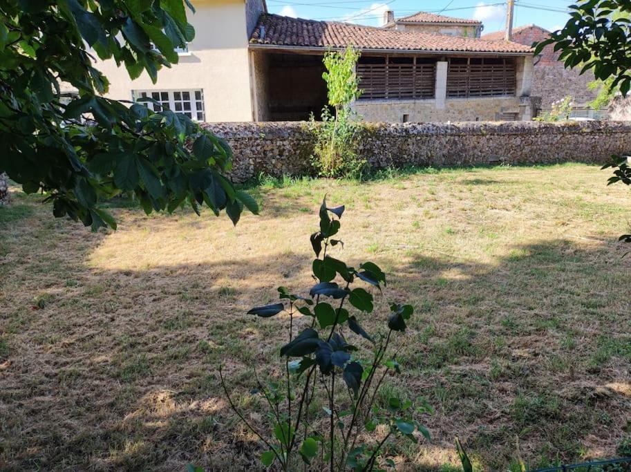 Maison De Campagne, Bulle De Verdure Montbron Экстерьер фото